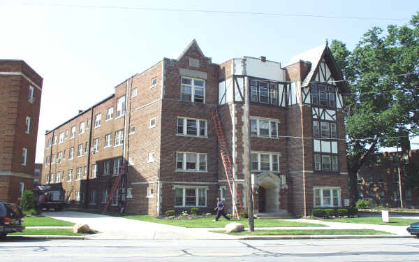 West Shore in Lakewood, OH - Building Photo