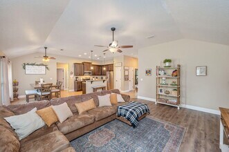 5811 Roberts Rd in Crestview, FL - Building Photo - Building Photo