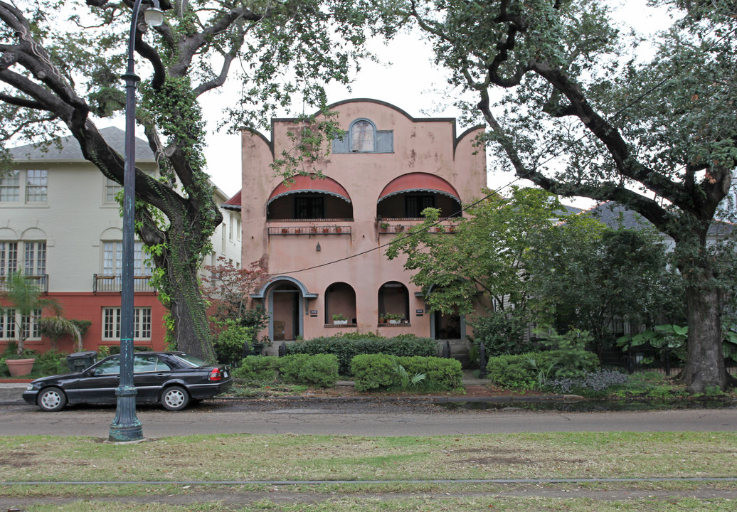 4227 St Charles Ave in New Orleans, LA - Foto de edificio