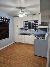 249 W Hampton Ct in Covina, CA - Foto de edificio - Building Photo