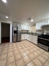 8731 Colbath Ave in Panorama City, CA - Building Photo - Building Photo