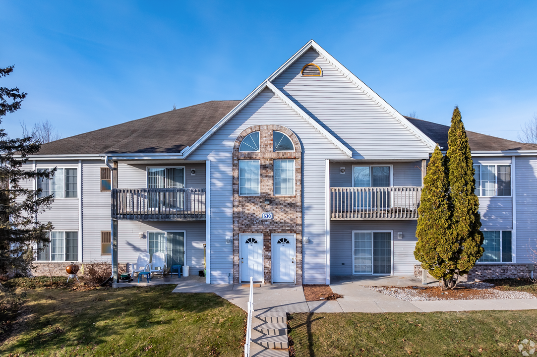 610 N Spring St in Port Washington, WI - Building Photo
