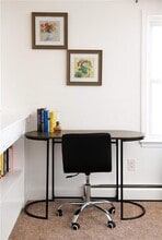 275 W Main Rd in Middletown, RI - Building Photo - Building Photo