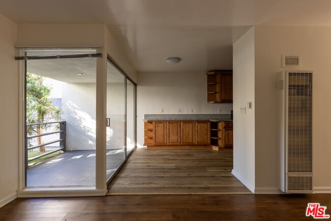 property at 1233 Barry Ave