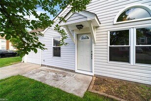 1254 Corkwood Cir in Chesapeake, VA - Building Photo