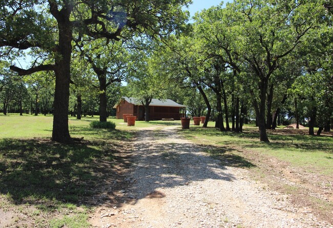 661 Turpin Lake Rd in Poolville, TX - Building Photo - Building Photo