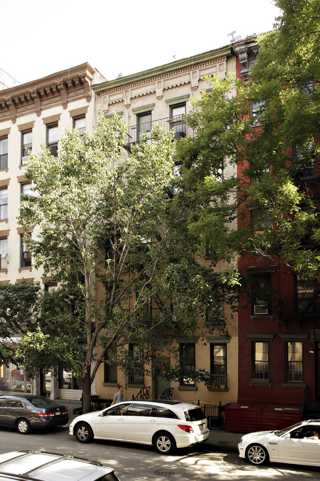 413 E Ninth St in New York, NY - Foto de edificio - Building Photo