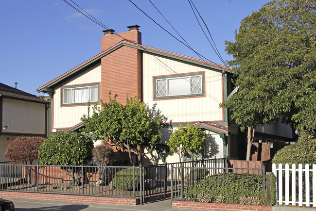 2257 Pacific Ave in Alameda, CA - Foto de edificio - Building Photo