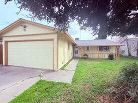 1017 Charles St in West Sacramento, CA - Building Photo