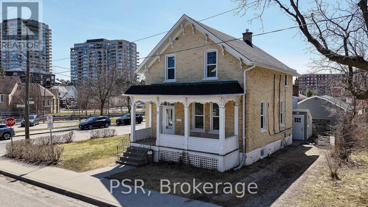 51 Dupont St E in Waterloo, ON - Building Photo