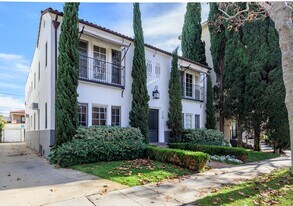 210 S Arnaz Dr in Beverly Hills, CA - Building Photo