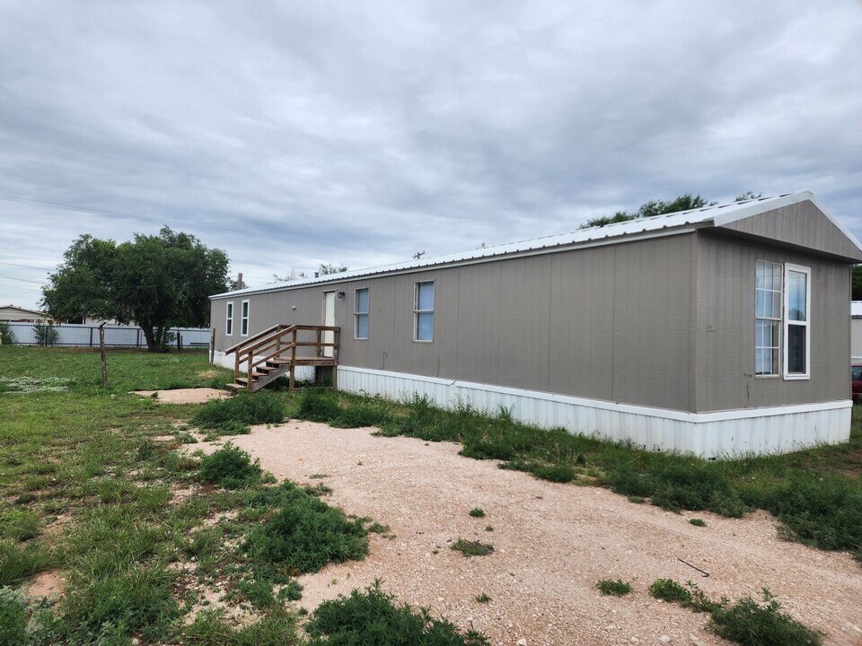 1308 N Avenue J in Portales, NM - Building Photo
