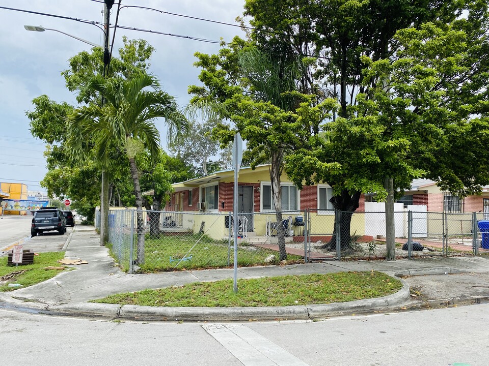 2350 NW 11th Ave in Miami, FL - Building Photo