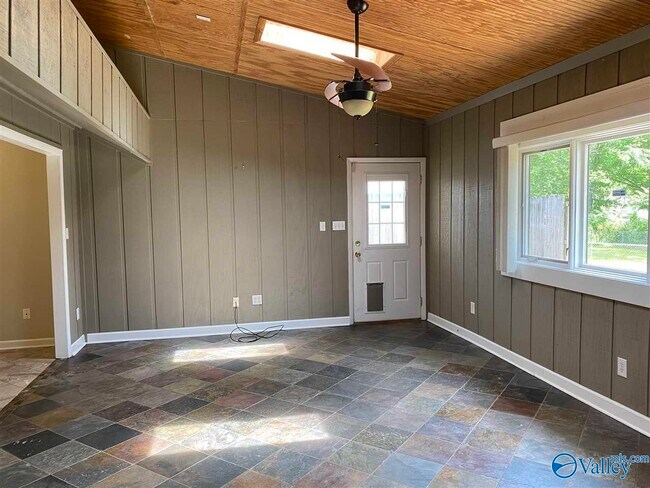2006 McDowling Dr SE in Huntsville, AL - Building Photo - Building Photo
