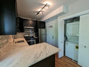 2207 W Eastwood Ave, Unit 3 in Chicago, IL - Foto de edificio - Building Photo
