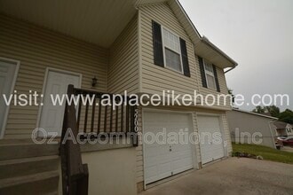 5200 Hardy Ct in Raytown, MO - Building Photo - Building Photo