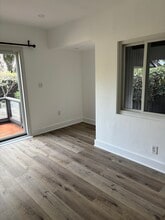 713 Amoroso Pl, Unit 713 in Venice, CA - Building Photo - Building Photo