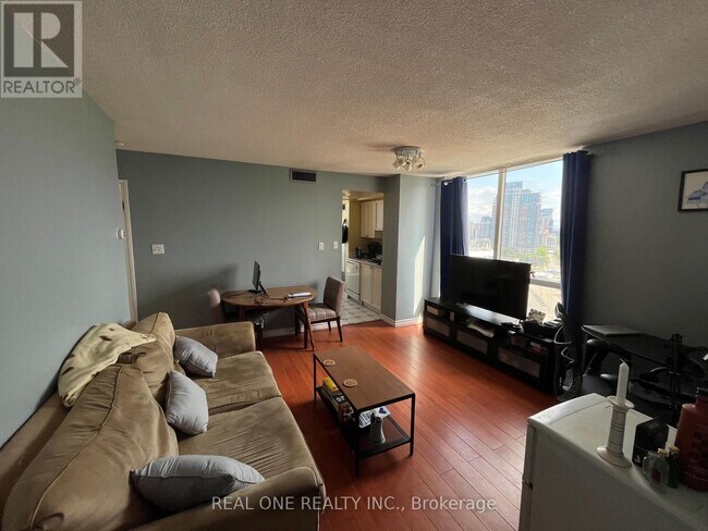 101 Subway Crescent in Toronto, ON - Building Photo - Building Photo