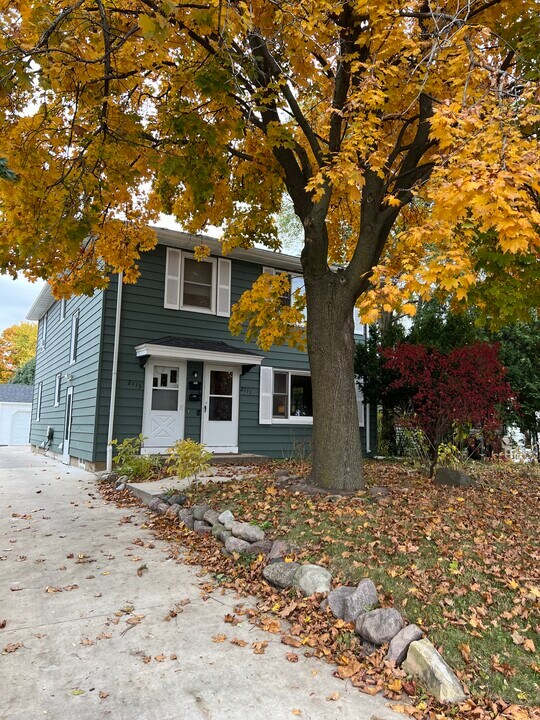 2113 N Sherman Ave, Unit North Sherman in Madison, WI - Building Photo