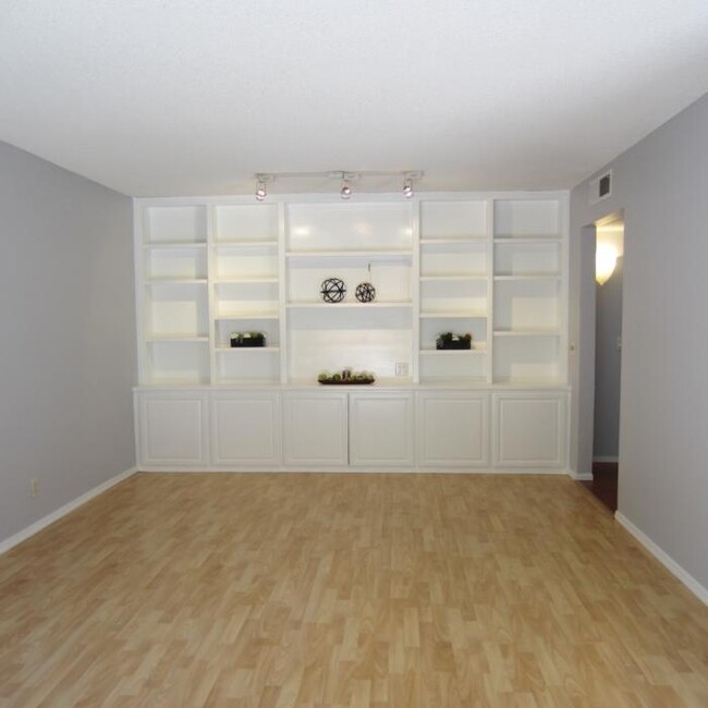 430 N Civic Dr-Unit -203 in Walnut Creek, CA - Building Photo - Building Photo