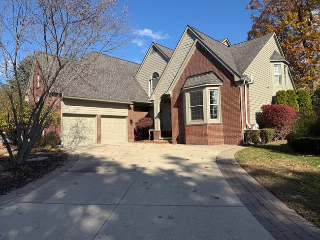 18145 Shoreline Ct in Northville, MI - Building Photo - Building Photo