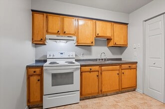 Riverbend Apartments in Clarksburg, WV - Building Photo - Building Photo