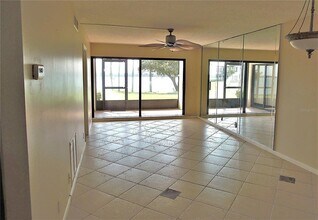 6291 Bahia Del Mar Cir in St. Petersburg, FL - Building Photo - Building Photo