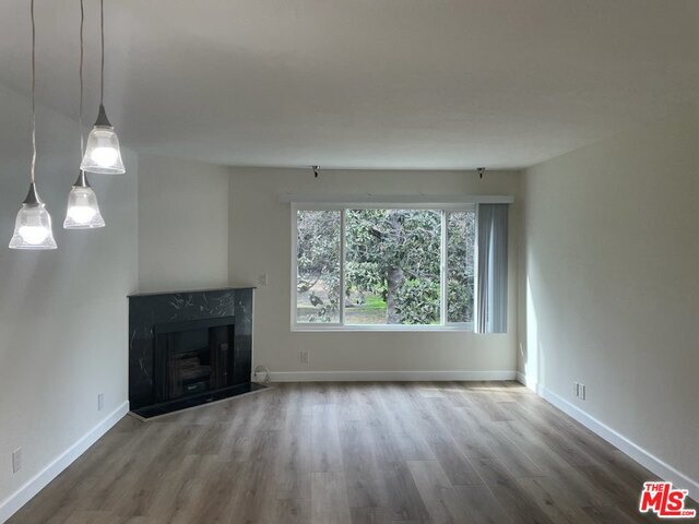 7327 Willoughby Ave in Los Angeles, CA - Building Photo - Building Photo