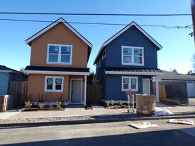 6956 NE 18th Ave in Portland, OR - Building Photo