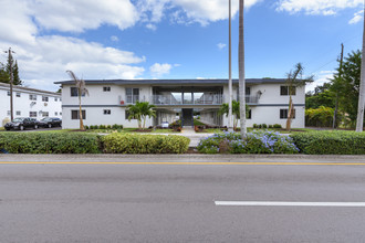 Prestige Gardens in North Miami, FL - Building Photo - Building Photo