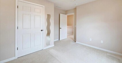 5725 W Monarch Ct in Bloomington, IN - Building Photo - Building Photo