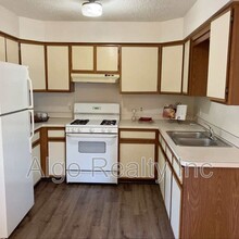 2954 NE Taylor St in Minneapolis, MN - Building Photo - Building Photo