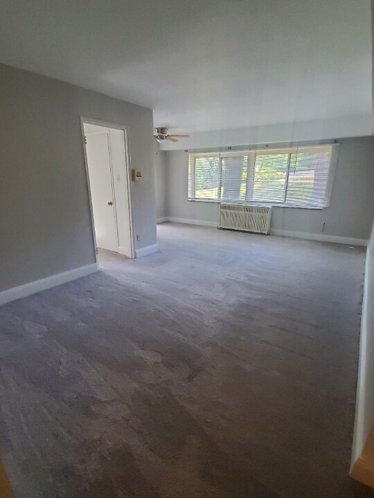1 Glen Elm Dr in Pittsburgh, PA - Building Photo