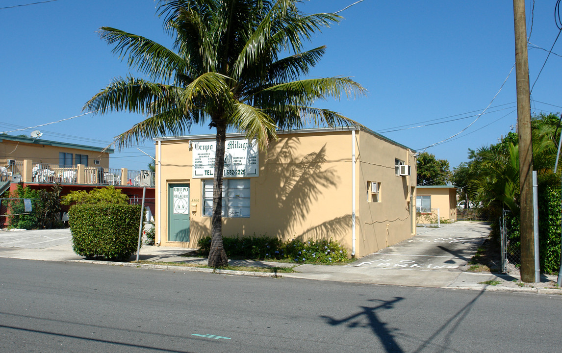 730 Bunker Rd in West Palm Beach, FL - Building Photo