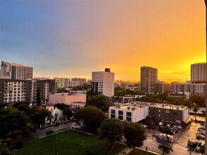 444 N E St in Miami, FL - Foto de edificio - Building Photo