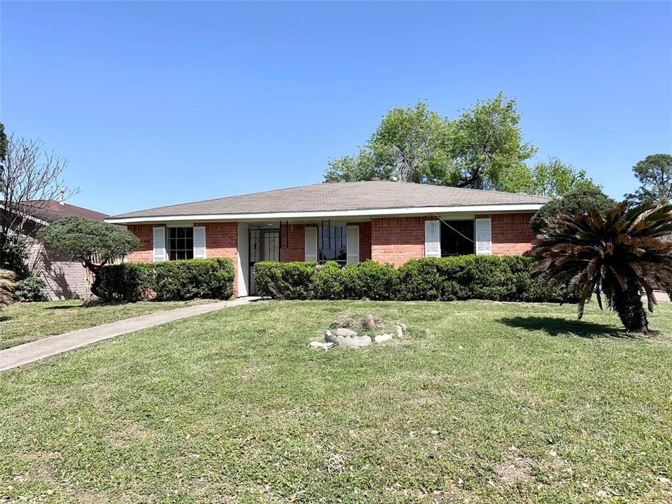 3102 Knotty Oaks Trail in Houston, TX - Building Photo