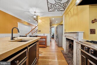 535 Delancey St in Philadelphia, PA - Building Photo - Building Photo