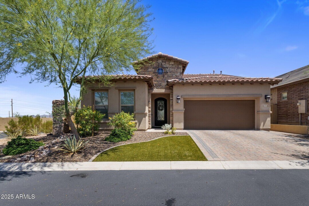 6916 E Russell St in Mesa, AZ - Building Photo