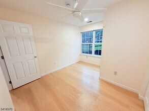 2088 Edward Ct in Mahwah, NJ - Building Photo - Building Photo