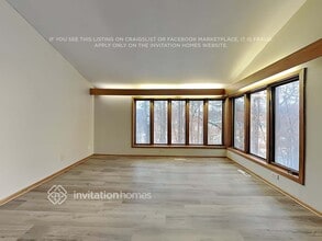 1937 Oakland Rd in Hopkins, MN - Foto de edificio - Building Photo