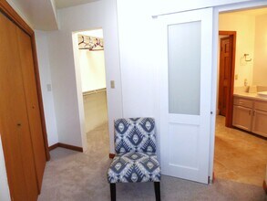 1932 Sunburst Ter in West Linn, OR - Building Photo - Building Photo