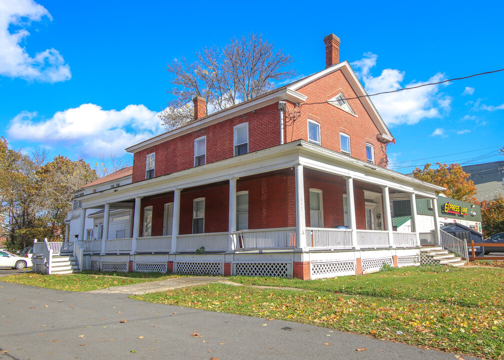 22 Broad St in Plattsburgh, NY - Building Photo