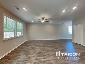 172 Chapelcrest Ln in Holly Springs, GA - Building Photo - Building Photo
