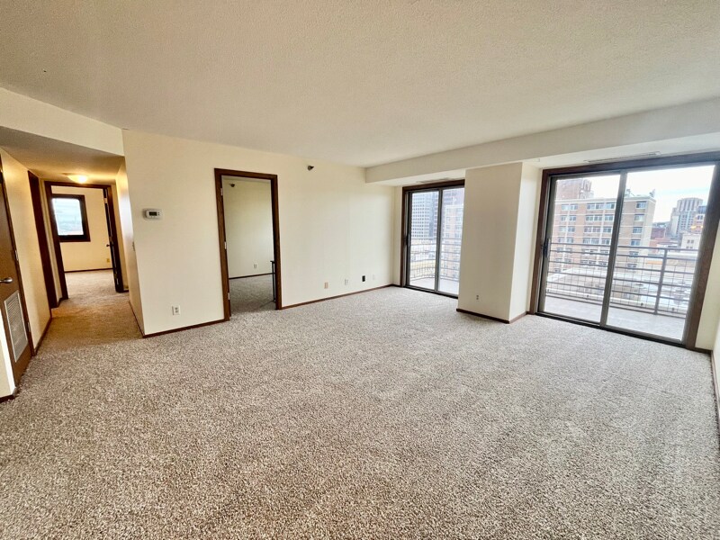 26 W 10th St in St. Paul, MN - Foto de edificio