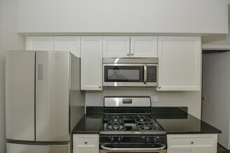 1311 W Leland Ave in Chicago, IL - Foto de edificio - Building Photo