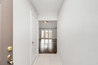 6402 Skyview Dr in Houston, TX - Foto de edificio - Building Photo