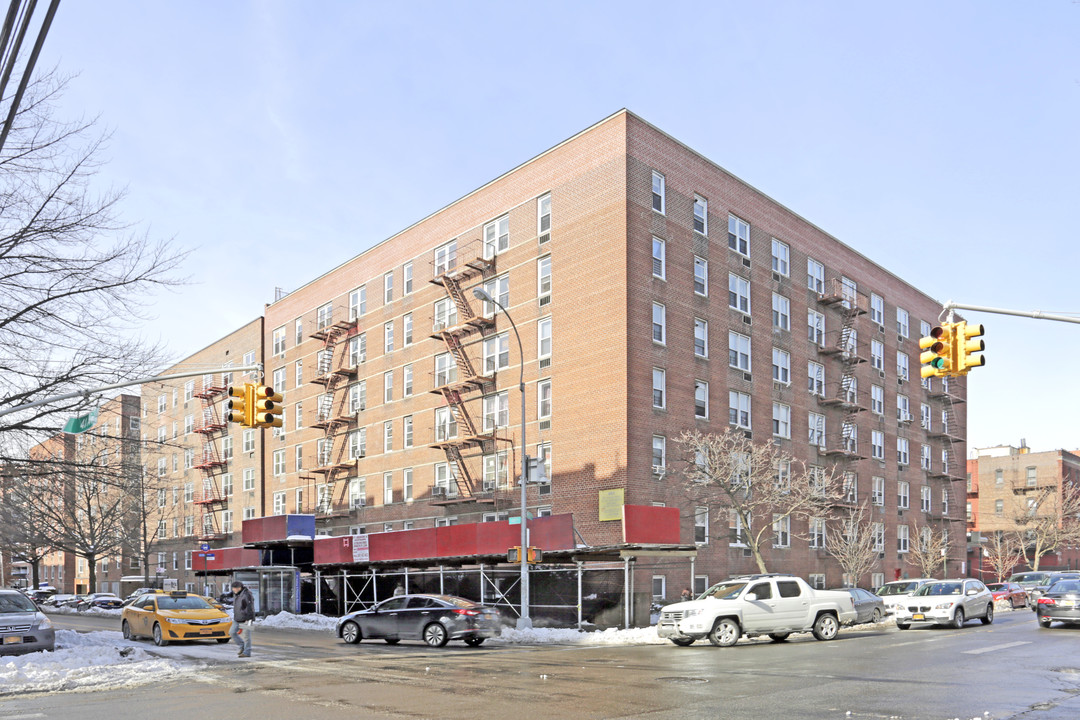 14355 41st Ave in Flushing, NY - Building Photo