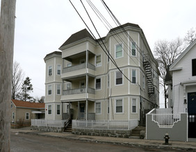 21 Highland St in Brockton, MA - Foto de edificio - Building Photo