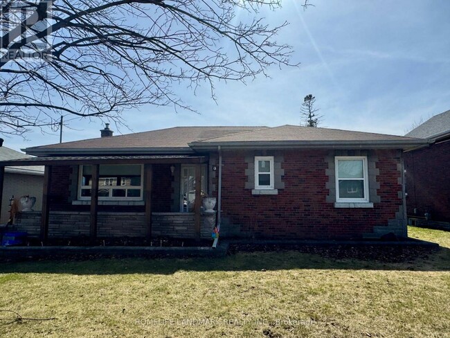 1316 Simcoe St S