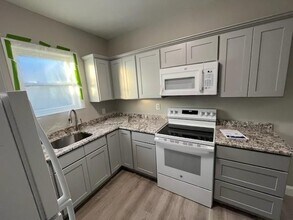 55 Railroad Ave in Swansea, MA - Building Photo - Building Photo